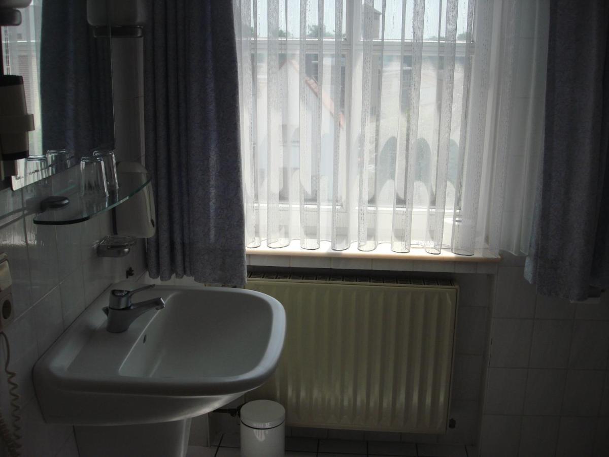 Hotel Zur Sonne Kirchhain Room photo